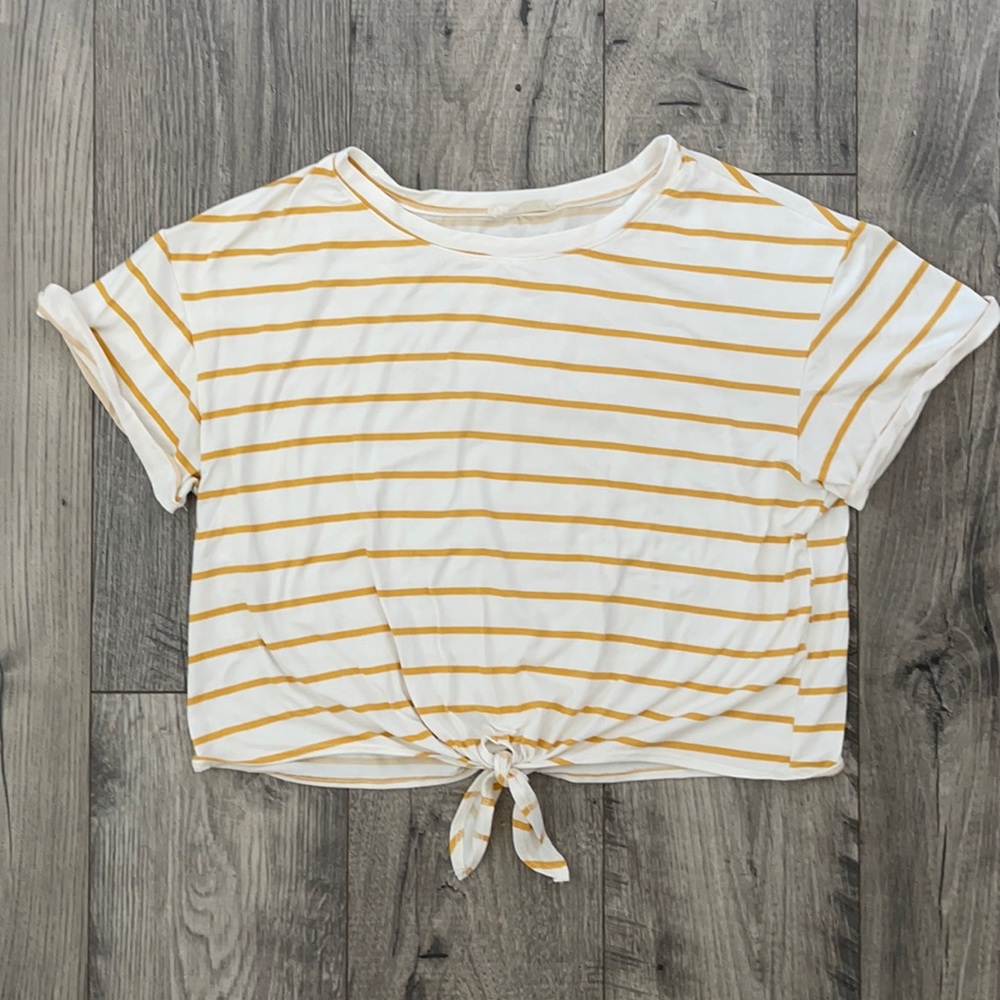 Super soft women’s striped crop tee